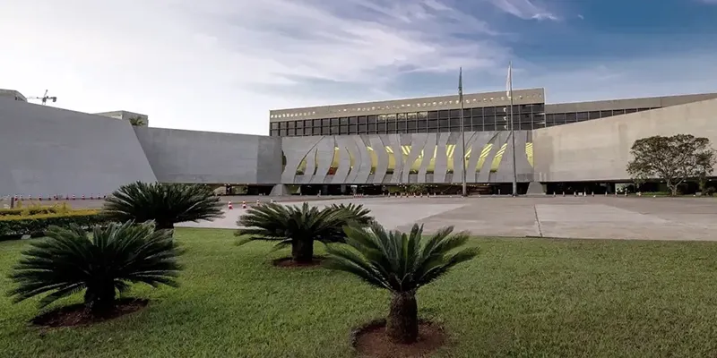 Cláusula compromissória de arbitragem não impede o prosseguimento de execução, segundo entendimento do STJ